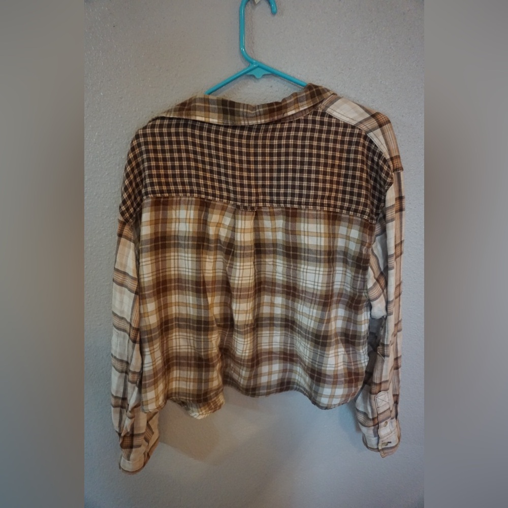 AMERICAN EAGLE CROPPED FLANNEL - Picture 2 of 4